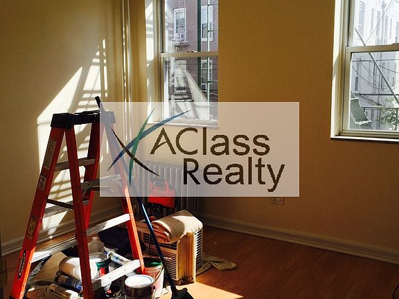 4th image of 3277 43rd St APT 2R