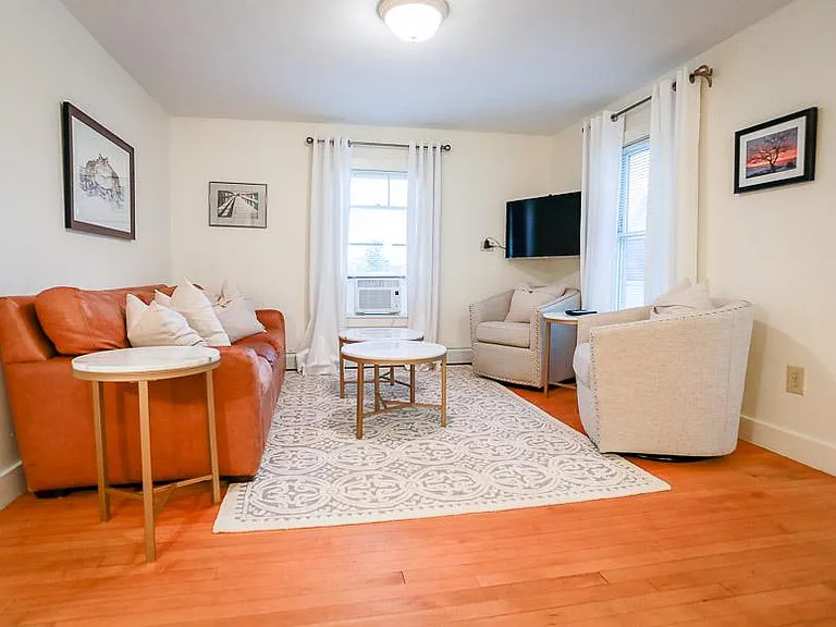 10 Holbrook St #2 — Photo 3