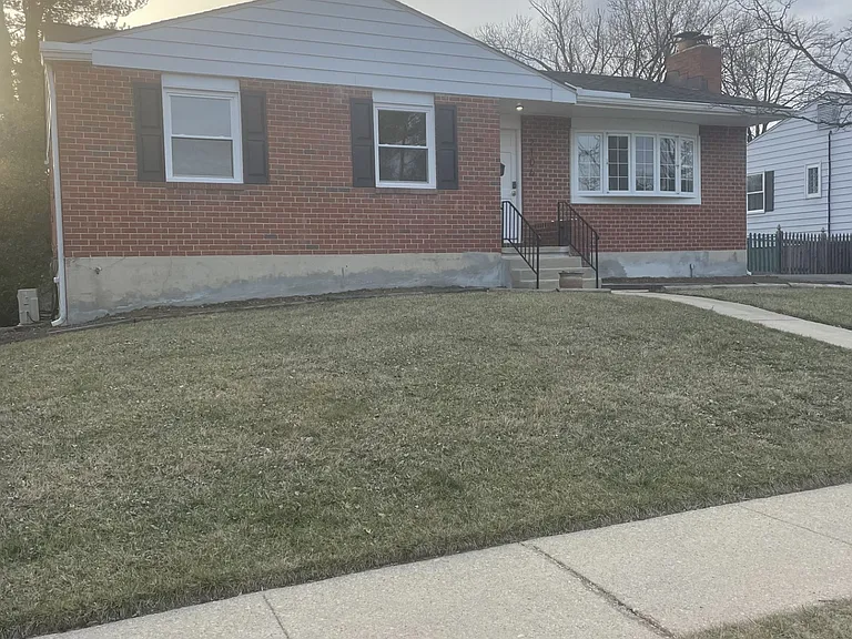 2106 Suburban Greens Dr — Photo 2