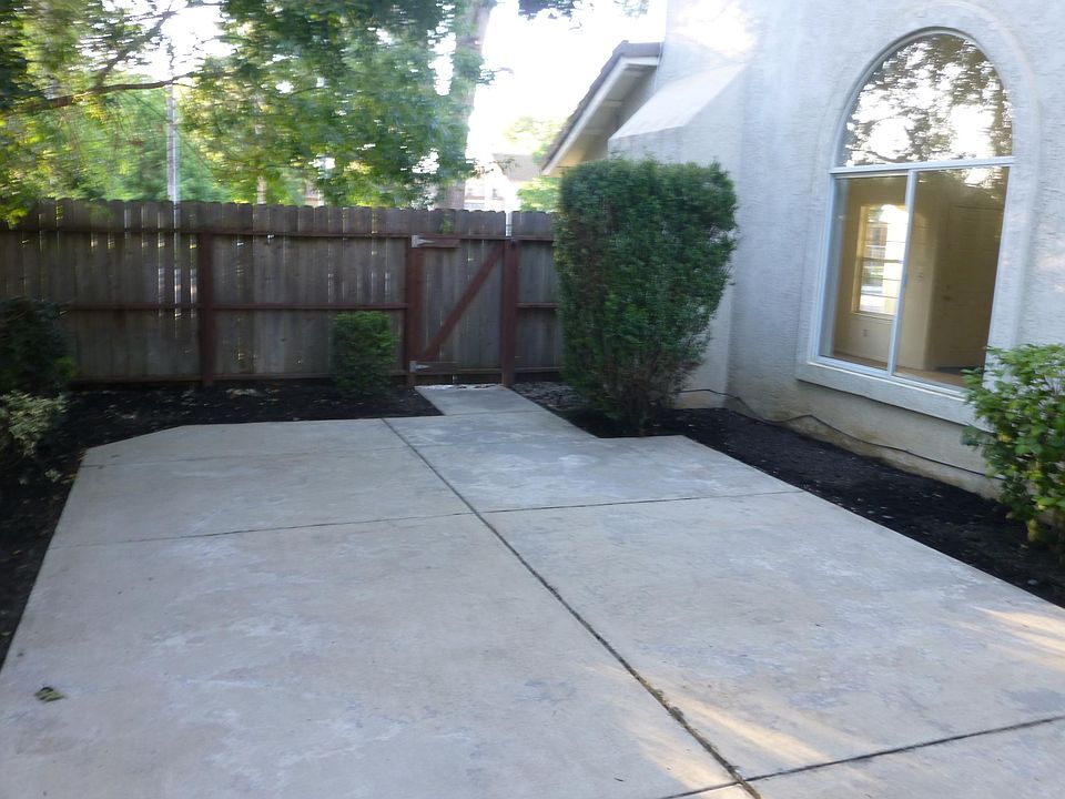 2nd image of 1247 Lilac St
