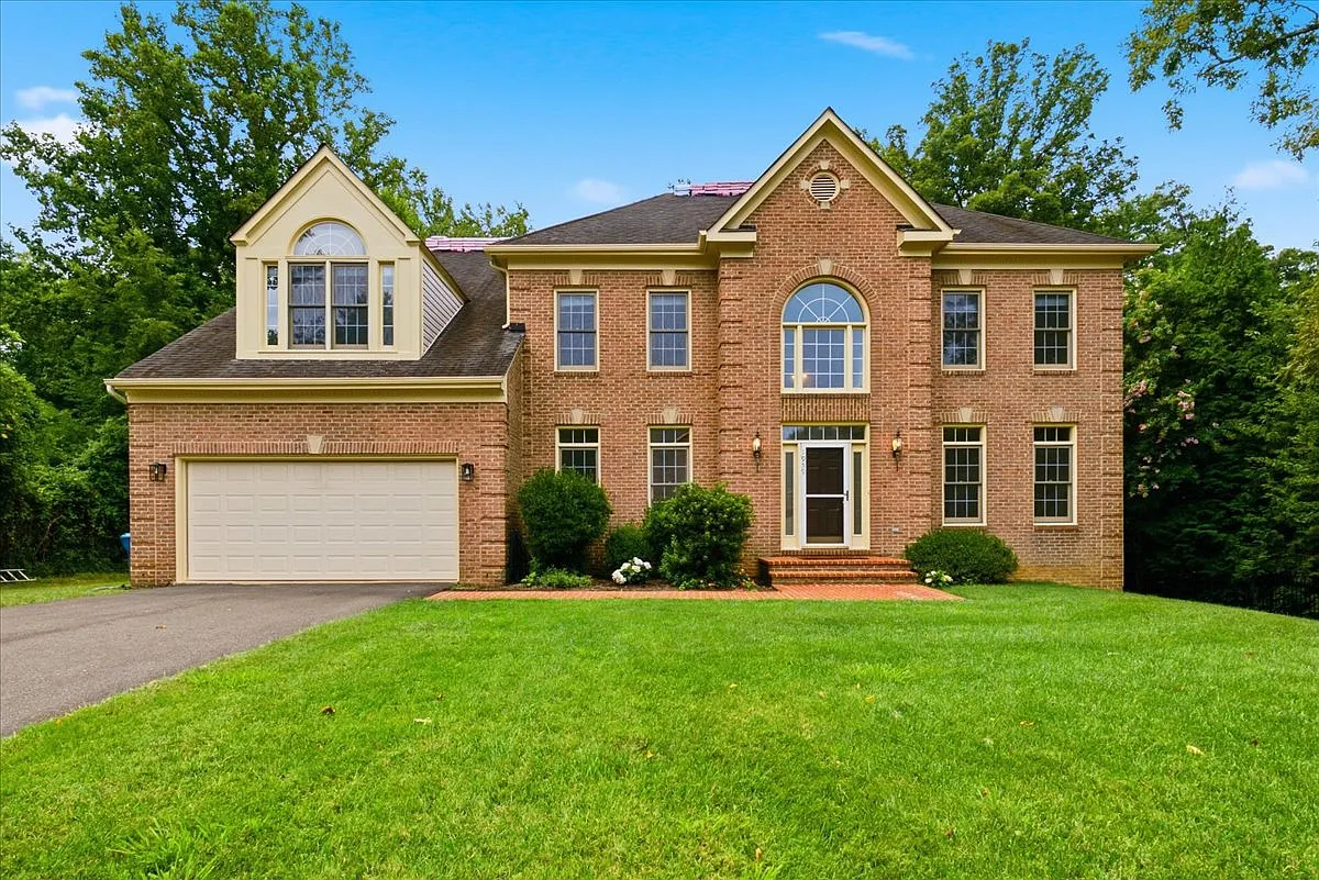 4 bed, 3.5 bath, 3574 sqft, $6,000 — Photo 1