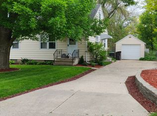 1335 Birch Ln, Des Moines, IA 50315