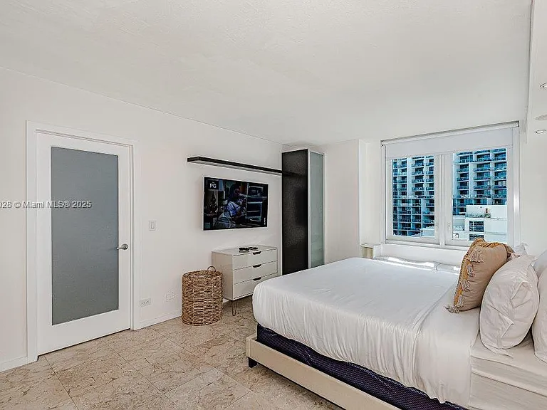 2301 Collins Ave #705 — Photo 25