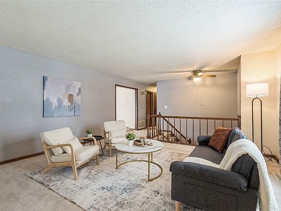 5th image of 6917 Larkwood Dr NE