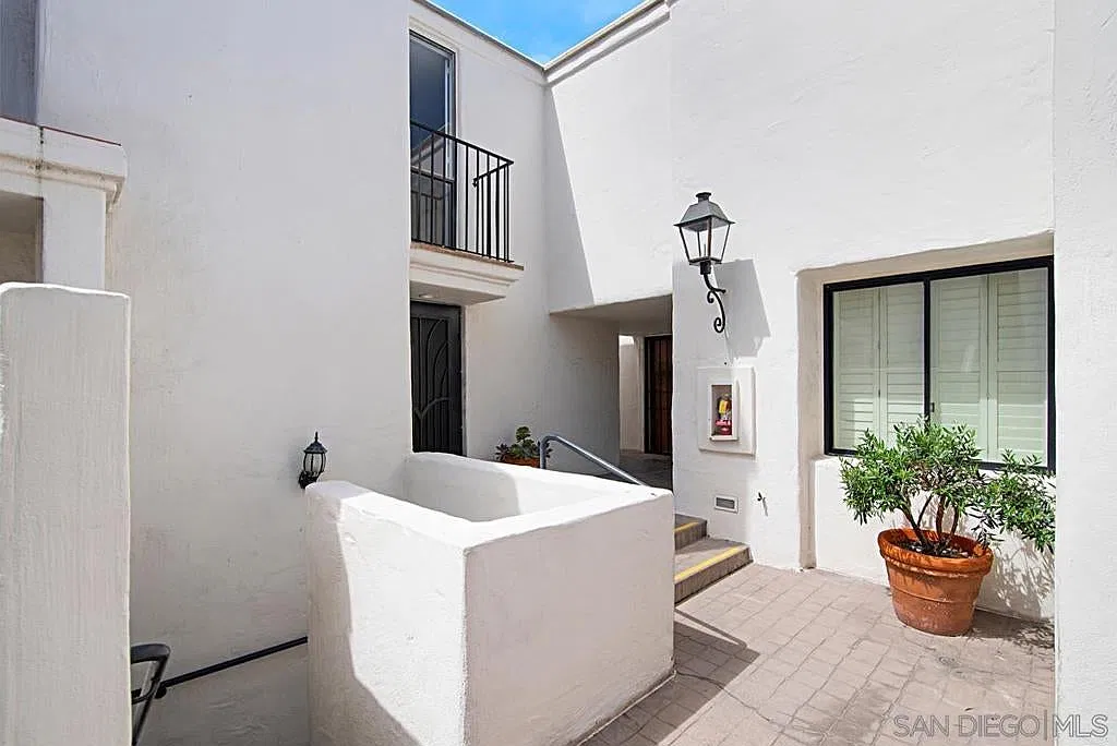 2 bed, 2.5 bath, 1000 sqft, $6,000 — Photo 2