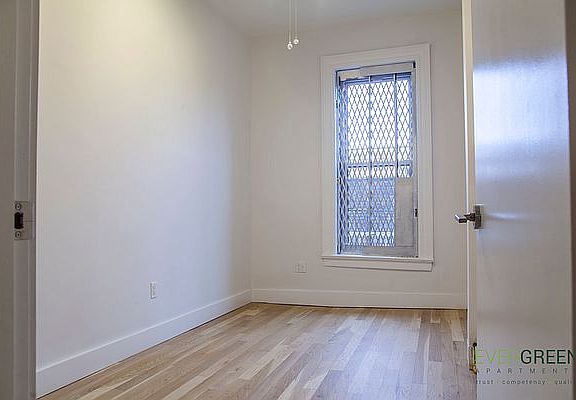 4th image of 111 Clifton Pl #4