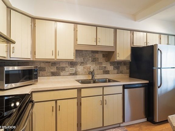 5th image of 510 W Eastman St Unit 1G
