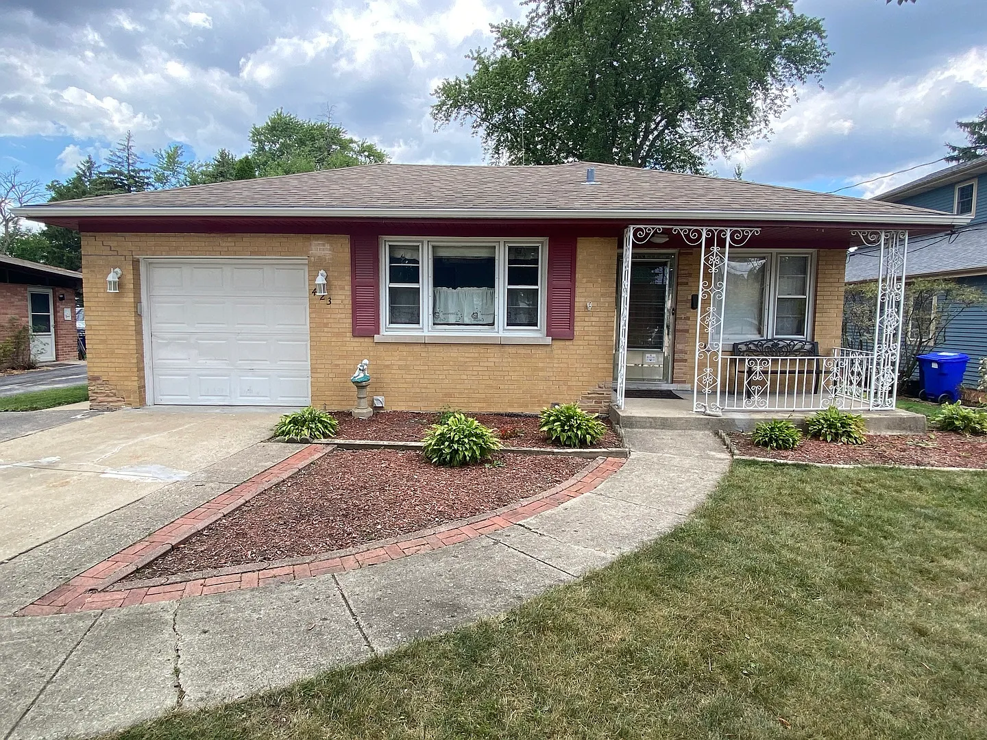 423 Pershing Ave photo 1