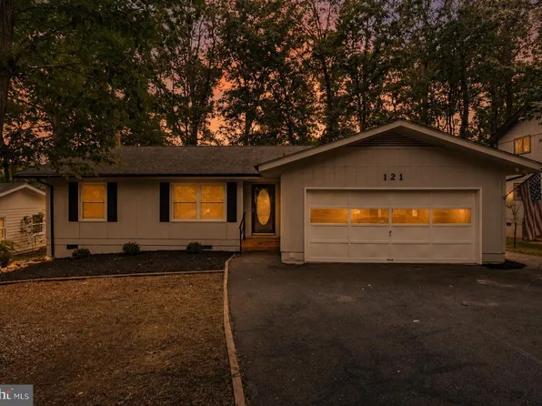 121 Eagle Ct, Locust Grove, VA 22508