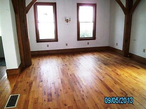 3rd image of 28 Branch St