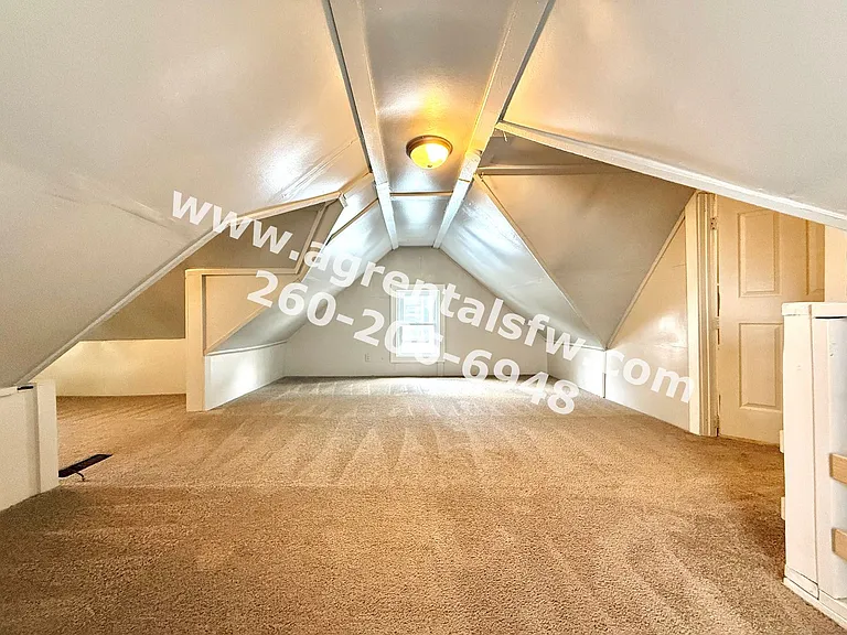 2430 Thompson Ave — Photo 12