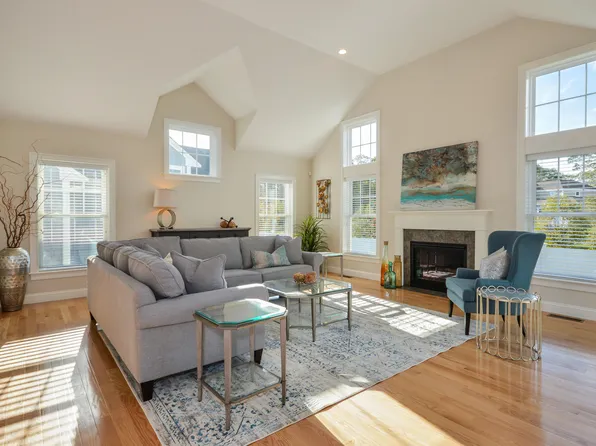 65 Cobblestone Circle, Mashpee, MA 02649
