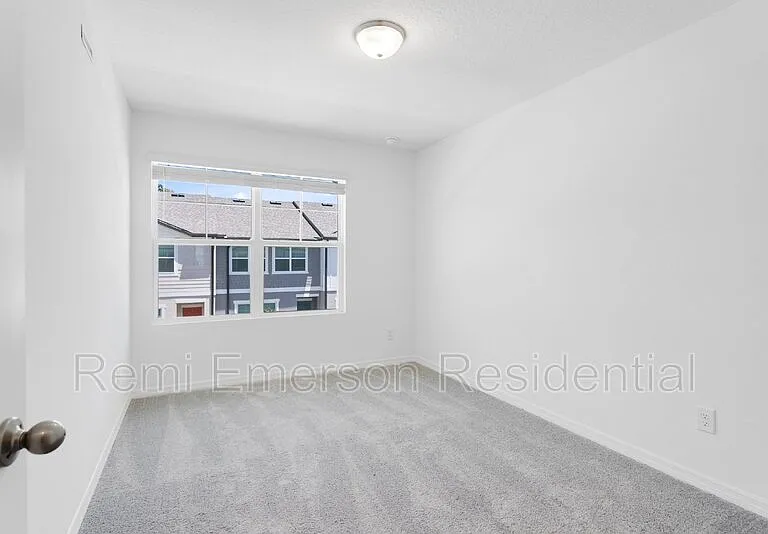 3150 Merton Aly — Photo 11