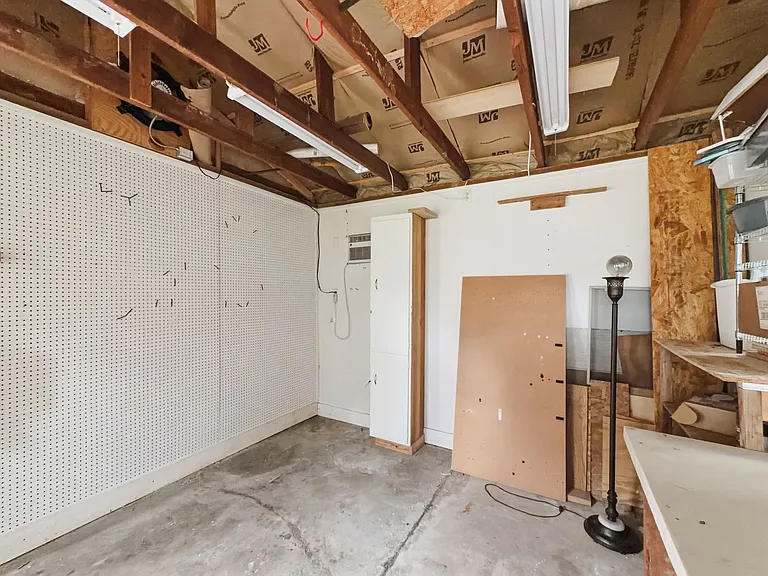 2137 Lenamon St — Photo 29