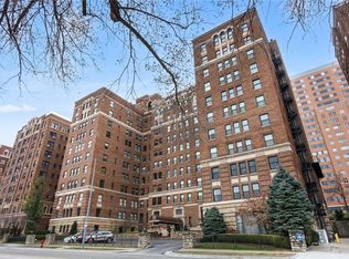 229 Ward Pkwy APT 702A, Kansas City, MO 64112