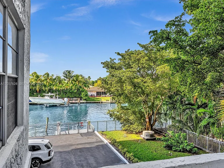 10000 W Bay Harbor Dr #201 — Photo 15