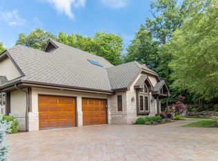 21075 Black Walnut Ln, Brookfield, WI 53045