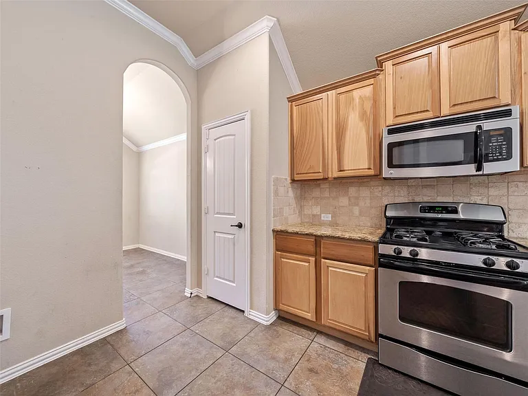 1905 Meandering Meadows Dr — Photo 4
