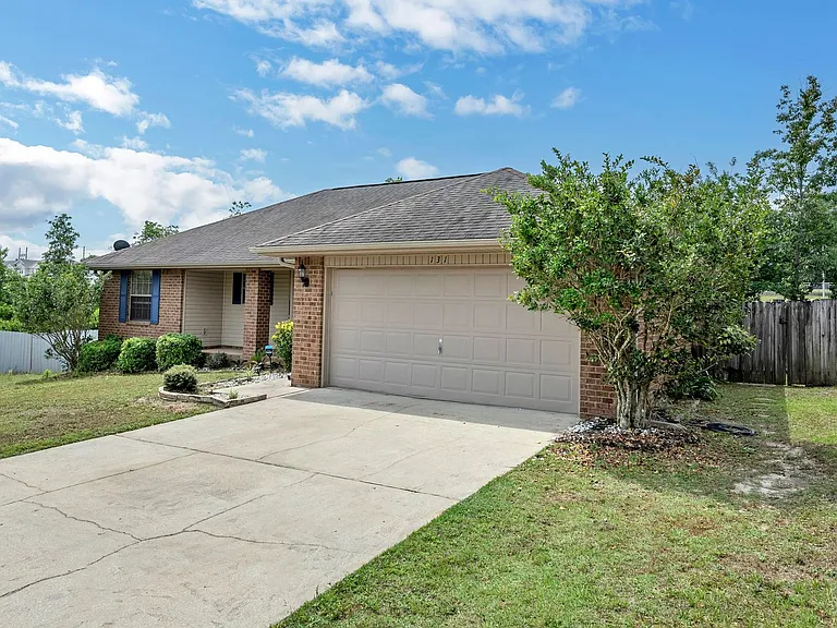 131 Bronze Cir — Photo 3