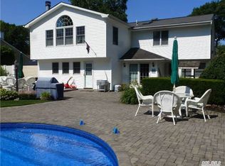 93 Kurt Ln, Hauppauge, NY 11788