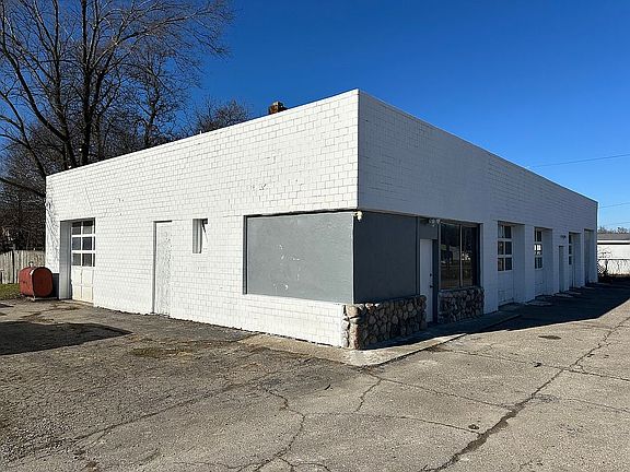 3rd image of 5323 N Saginaw St