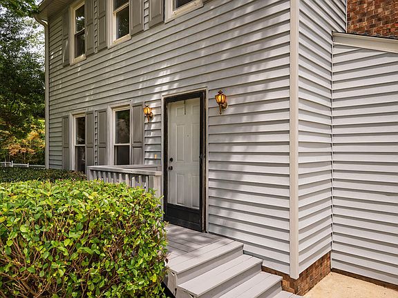 2nd image of 104 Avery Le Cir