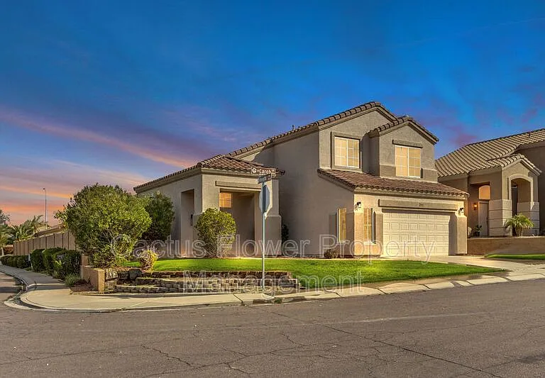 846 W Carob Dr — Photo 2