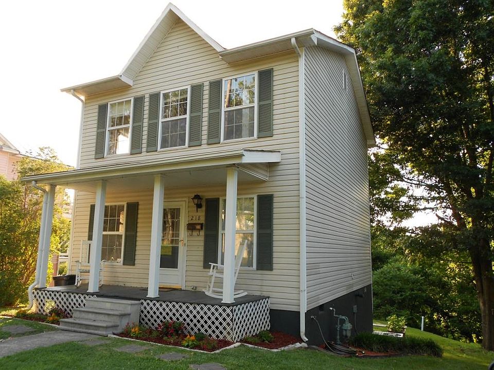 1st image of 218 N Lewis St