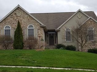 1502 Dalkeith Dr, Mechanicsburg, PA 17050