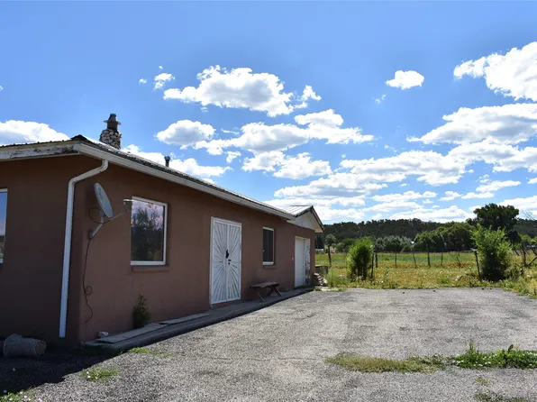 53 Plaza Rd, Chamisal, NM 87521