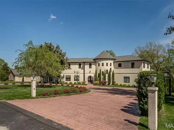 604 Glyn Cagny Rd, Ballwin, MO 63021