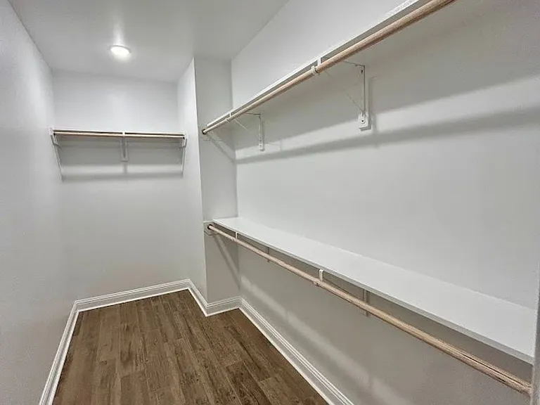 225 Barclay Blvd — Photo 24