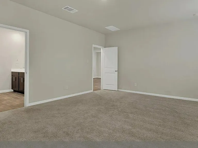 115 Bethpage Dr — Photo 4