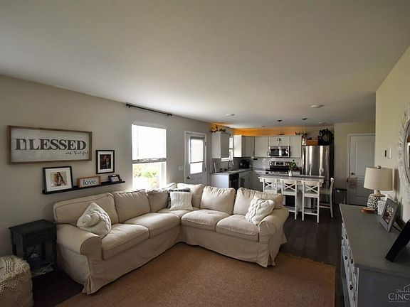 5th image of 330 Governors Ave