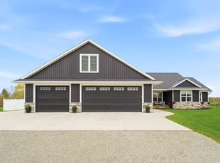 594 Prairie Gardens Ln, Pulaski, WI 54162