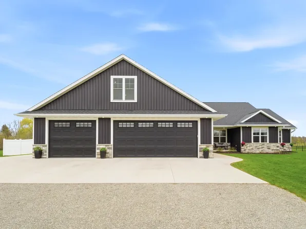 594 Prairie Gardens Ln, Pulaski, WI 54162