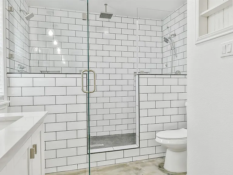 515 Valley Dr — Photo 16