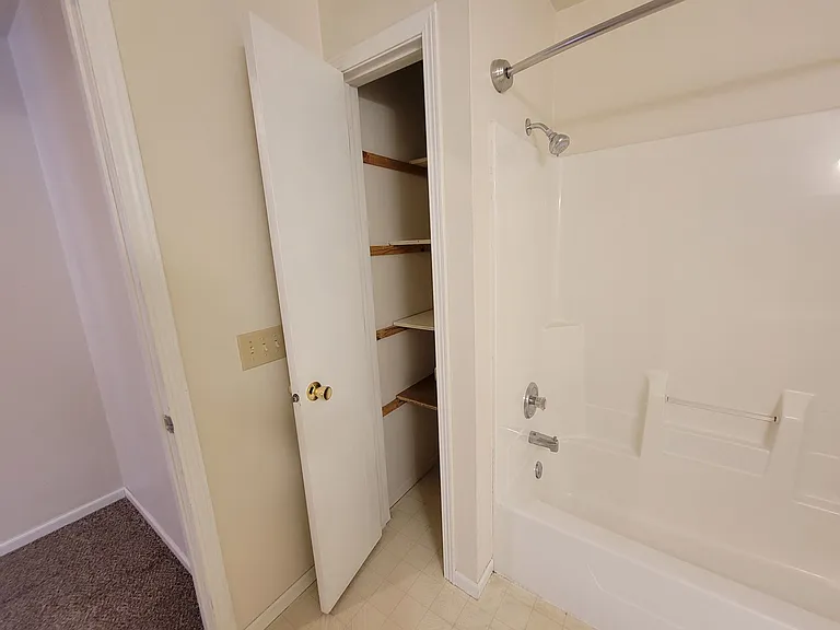 1008 Dutchman Dr — Photo 22