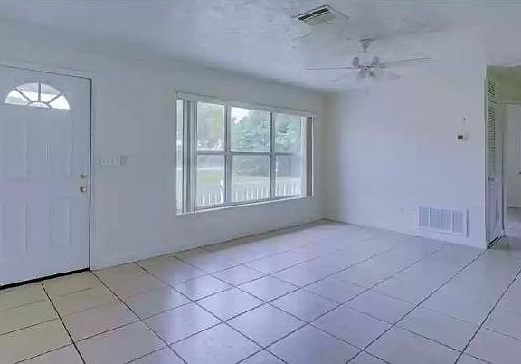 3rd image of 1525 Providence Blvd