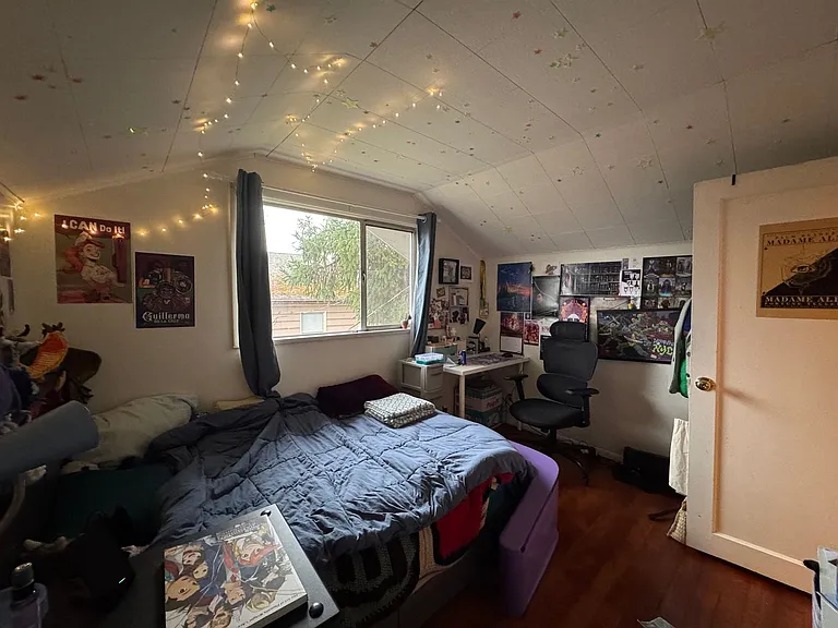 5 Bed 1.5 Bath in Fairhaven Close to Everything On a Bus Line — Photo 33