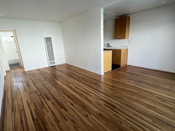 2nd image of 1351 Armadale Ave #5