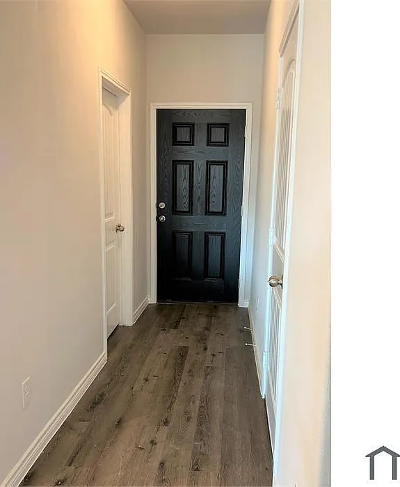 4 bed, 2.5 bath, 2538 sqft, $3,200 — Photo 3