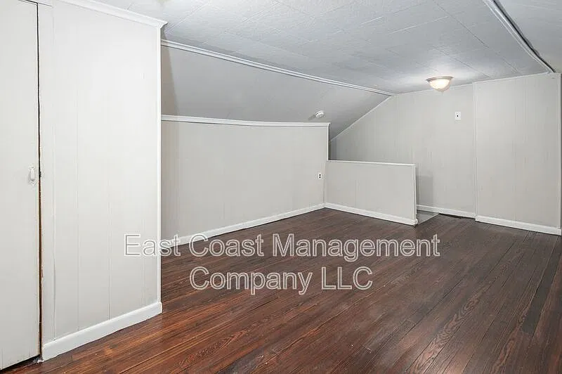 2 bed, 1.0 bath, $1,225 — Photo 2