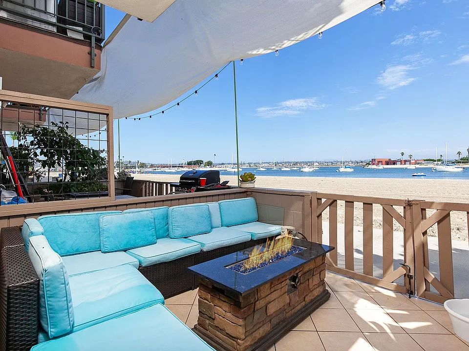 3550 Bayside Walk #101