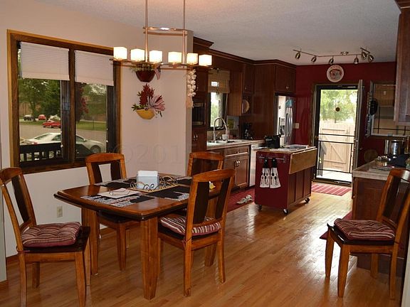 Dining to Kitchen