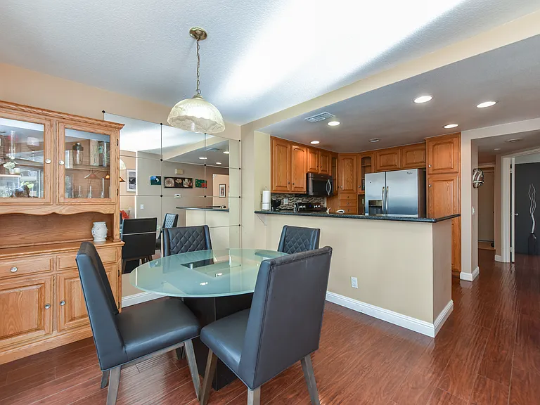 145 Stanford Ct — Photo 9