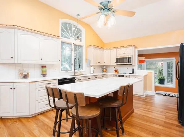 3 Leonard Rd, Peabody, MA 01960