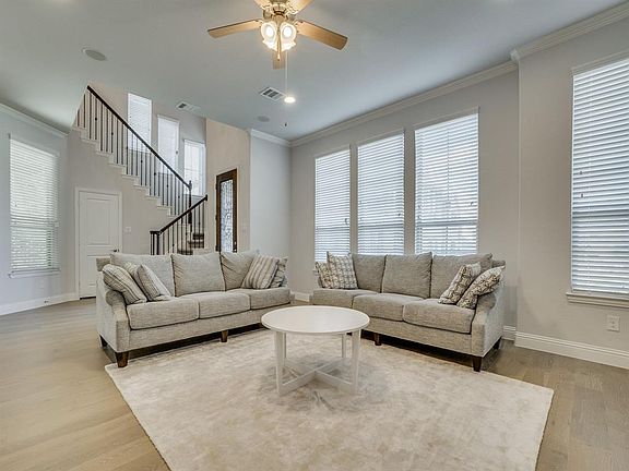 4th image of 2443 Cathedral Dr
