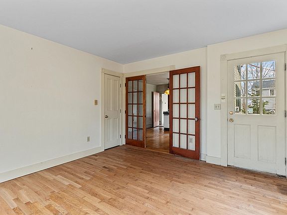 3rd image of 28 Jefferson St