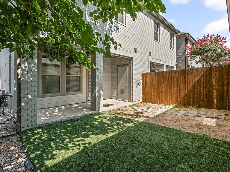 2611 McCart Ave — Photo 30